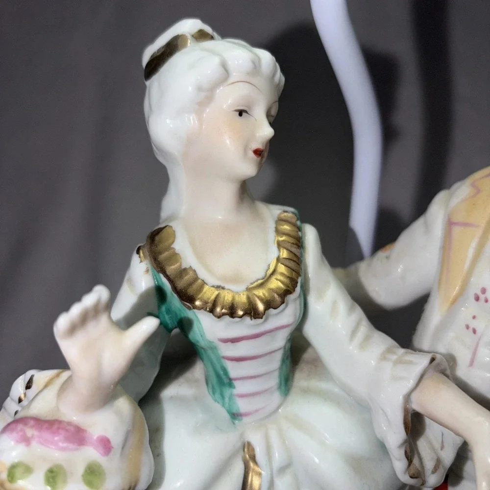 Vintage 70s Porcelain Courting Couple Lamp Lace Style Pierced Shade Works‎ EUC